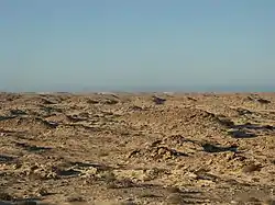 Terreno desolado paisaje en la región de Río de Oro, cerca de la ciudad de Guerguerat