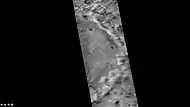Lado del este de Douglass Cráter, cuando visto por CTX cámara (encima Marte Reconnaissance Orbitador)