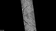 Lado occidental del cráter Focas, tomada por la cámara CTX (en el Mars Reconnaissance Orbiter).