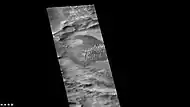 Lamont Cráter, cuando visto por CTX cámara (encima Marte Reconnaissance Orbitador).  Las áreas oscuras están compuestas de mayoritariamente dunas.