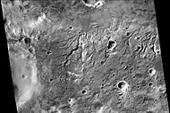 Canales en el cráter Sklodowska, ampliación de la imagen anterior