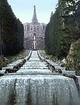 Agua corriendo por las cascadas, una imagen en color antes de 1903