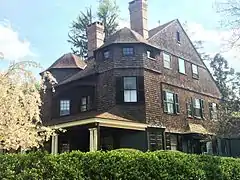 La casa de William Berryman Scott (1888), diseñada por A. Page Brown, en 56 Bayard Lane, Princeton, Nueva Jersey en el distrito histórico de Princeton