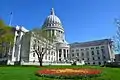 Edificio del Capitolio del Estado de Wisconsin durante el Festival de Tulipanes