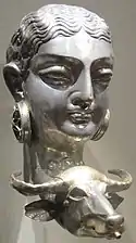 Ritón con cabeza femenina y búfalo de agua, ca. 600-700, plata