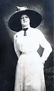Mujer fotografiada en 1914.