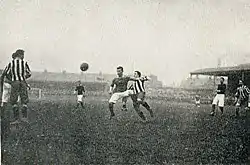 Contra el Woolwich Arsenal, 1906 semifinal.