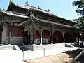 Tejado Xieshan con múltiples aleros en la Sala Mahavira del Templo de Xiantong en el monte Wutai, Wutai, Shanxi, China