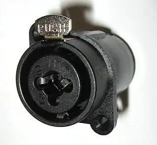 Conector híbrido de XLR y 1/4" TRS (jack).
