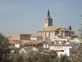 Panorámica con la basílica menor de san Benito y el palacio arzobispal