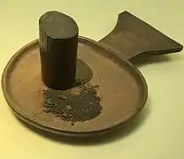 Tableta circular con yopo (Anadenanthera peregrina), cultura guahibo.