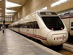 Tren Alvia serie 120 en la estación de Zaragoza-Delicias.