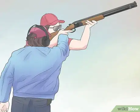 Cómo disparar en el tiro al plato: 13 Pasos