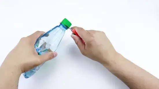 4 formas de abrir una botella de agua - wikiHow