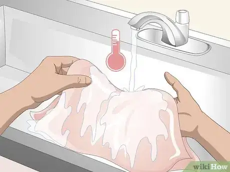 Cómo lavar y planchar la ropa de satén o satinada - Hogarmania