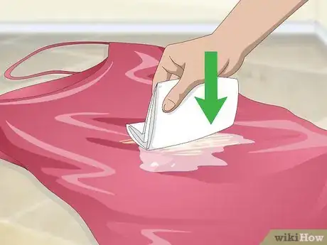 Cómo lavar y planchar la ropa de satén o satinada - Hogarmania