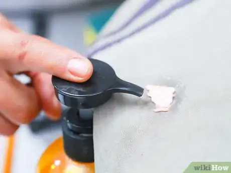 Comment enlever un chewing gum collé sur un vêtement ?