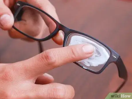 Comment enlever une rayure sur outlet un verre de lunette