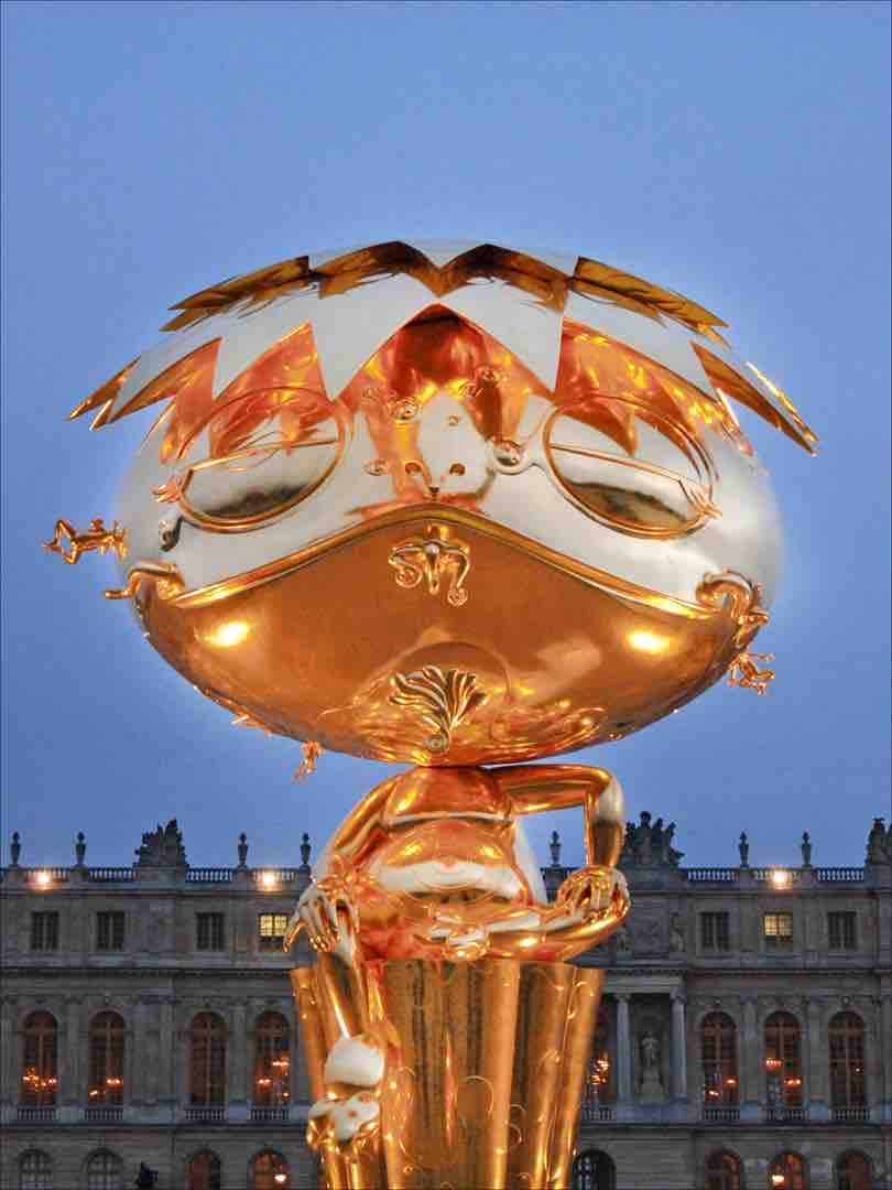 Sculpture by Japanese artist Takashi Murakami at Versailles, France. 2007–2010 bronze and gold leaf.