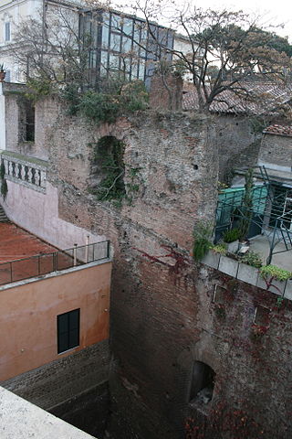 
Ruins
of Caracalla’s Serapeum on the Quirinal Hill. 

