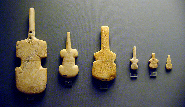 Violin-shaped female figurines
(c. 3300-2700 BCE)