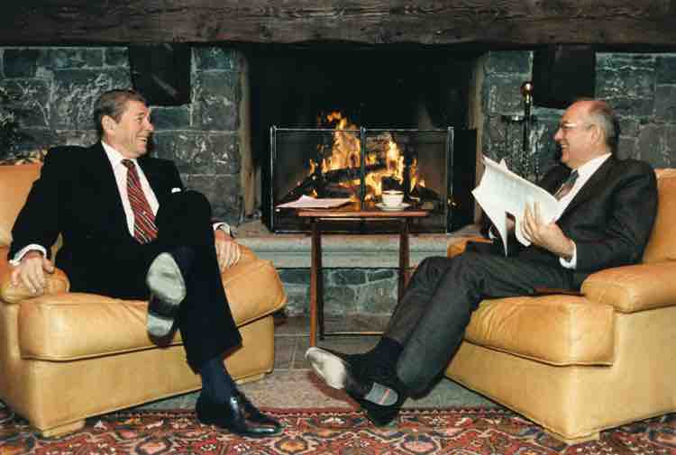 Reagan and Gorbachev Hold Discussions