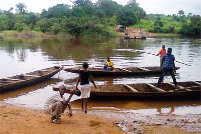 A river dividing Guinea and Liberia shows how easily people can travel from one country to the other. 