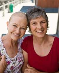 Dos mujeres de mediana edad.