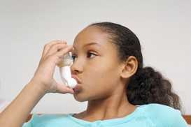 girl using an inhaler