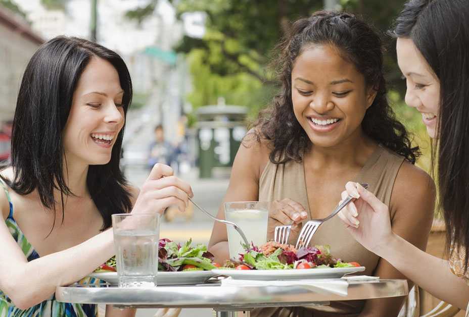 Women eating lunch