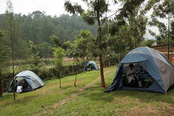 CDC staffers conducting HIV tests using ‘finger prick method’ in mobile VCT tents.