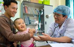 	Health worker with a man and a boy