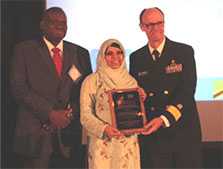 Dr. Jordan Tappero and Dr. Dionisio Herrera of TEPHINET with Tamkeen Ghafoor, accepting the 2016 Director's Award for the Pakistan FELTP.