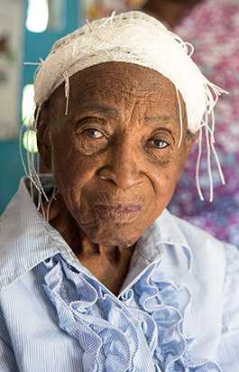 Elderly woman seeking treatment at local clinic. (Source: David Snyder/CDC Foundation)