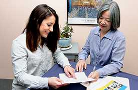 	Photo of interviewer asking the participant questions about health habits, health problems, and hospital visits