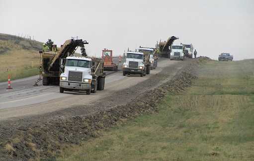 workers asphalt milling