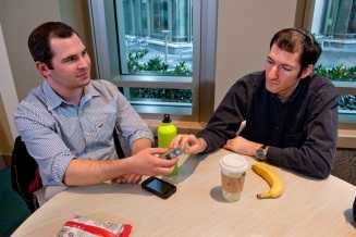 2 college students talking at a table.