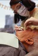 	Photo of a dentist and patient