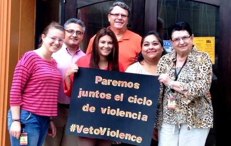 Paremos juntos el ciclo de violencia! Translation, Together we can stop the cycle of violence!