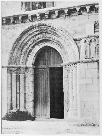 Lámina 29.
ESTÍBALIZ Puerta del hastial del sur de la basílica.