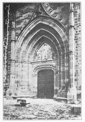 ESTABILLO Portada de la iglesia parroquial.