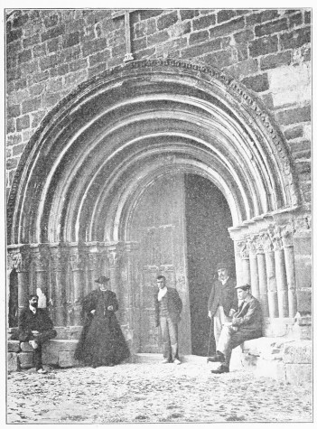 Lámina 66.
LA BASTIDA Puerta de la ermita de El Cristo.
(Fot. L. E.)