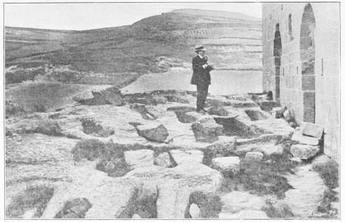 Lámina 68.
LA BASTIDA Cementerio antropoide de San Martín de los Monjes.
(Fot. L. E.)