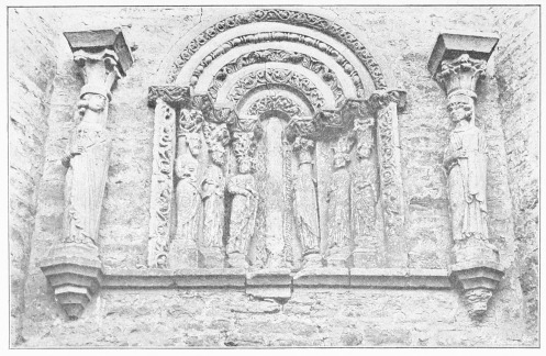 Lámina 74.
LASARTE Ventana central del ábside.
(Fot. L. E.)