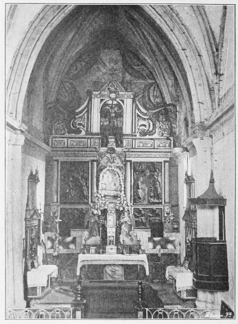 Lámina 78.
LOPIDANA Interior de la iglesia.
(Fot. L. E.)