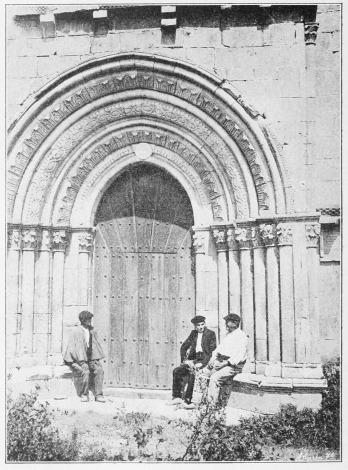 Lámina 81.
MARQUÍNEZ Puerta de la ermita de San Juan.
(Fot. M. Ugarte.)