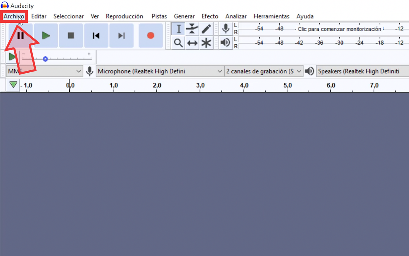 Una vez en Audacity, ubícate en la pestaña superior izquierda y selecciona la opción Archivo. 