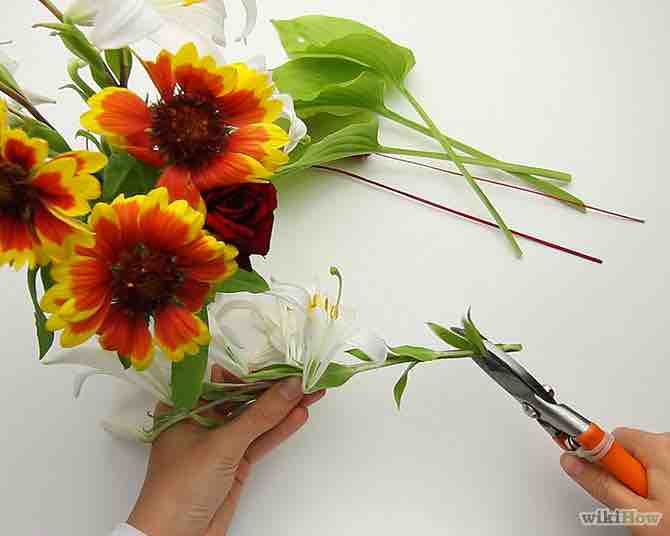 Imagen titulada Arrange Flowers Step 13