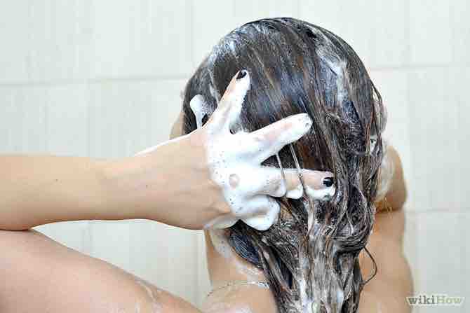 Imagen titulada Wash Long Hair Step 5