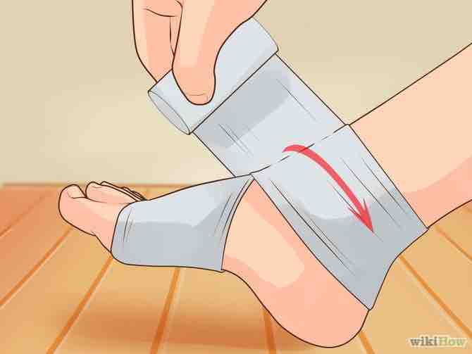 Imagen titulada Wrap an Ankle Step 3